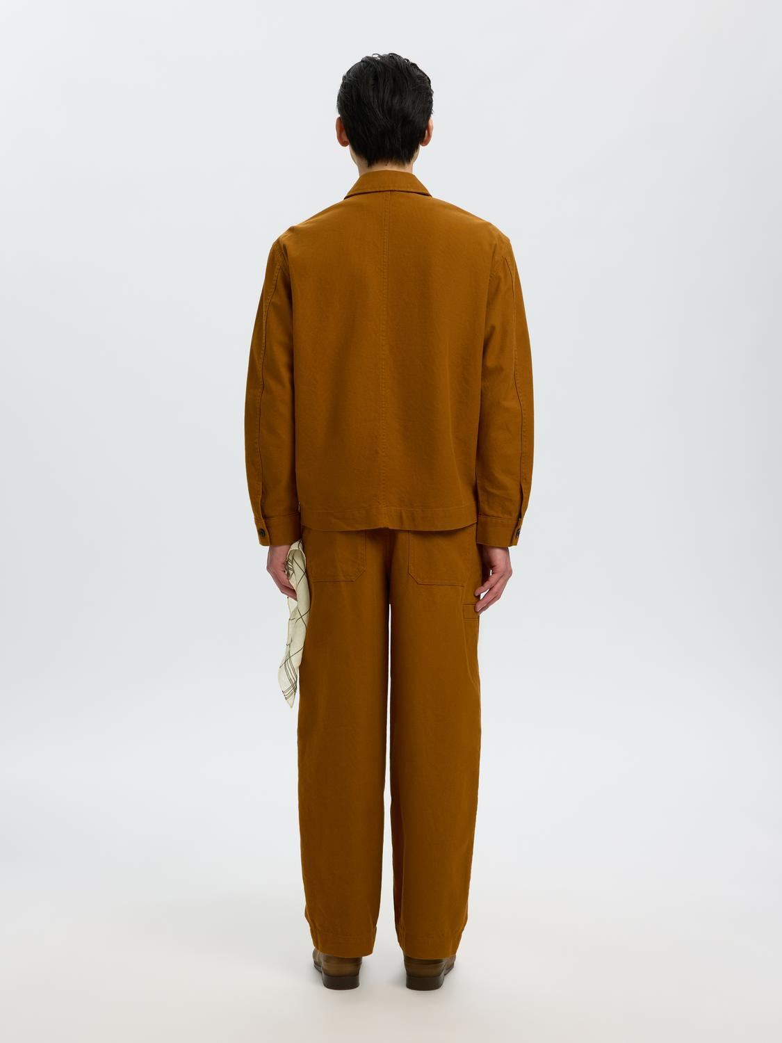 model_shot-back